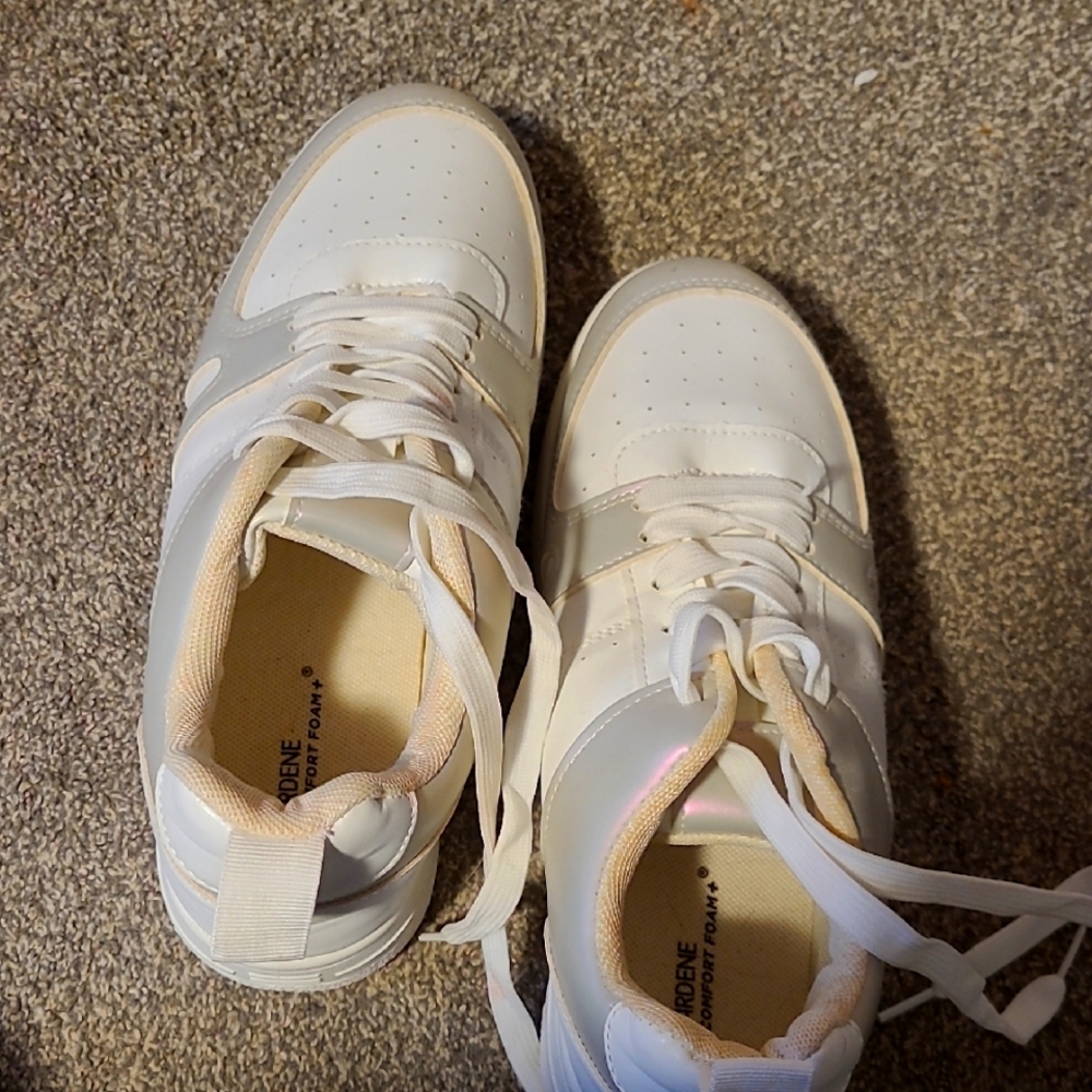 aredene White and Cream Sneakers
